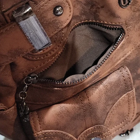 KL928 Crossbody Bag - Picture 15 of 16